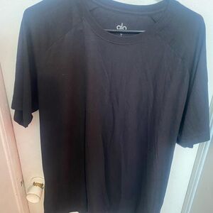 ALO Yoga Men's Dark Tee